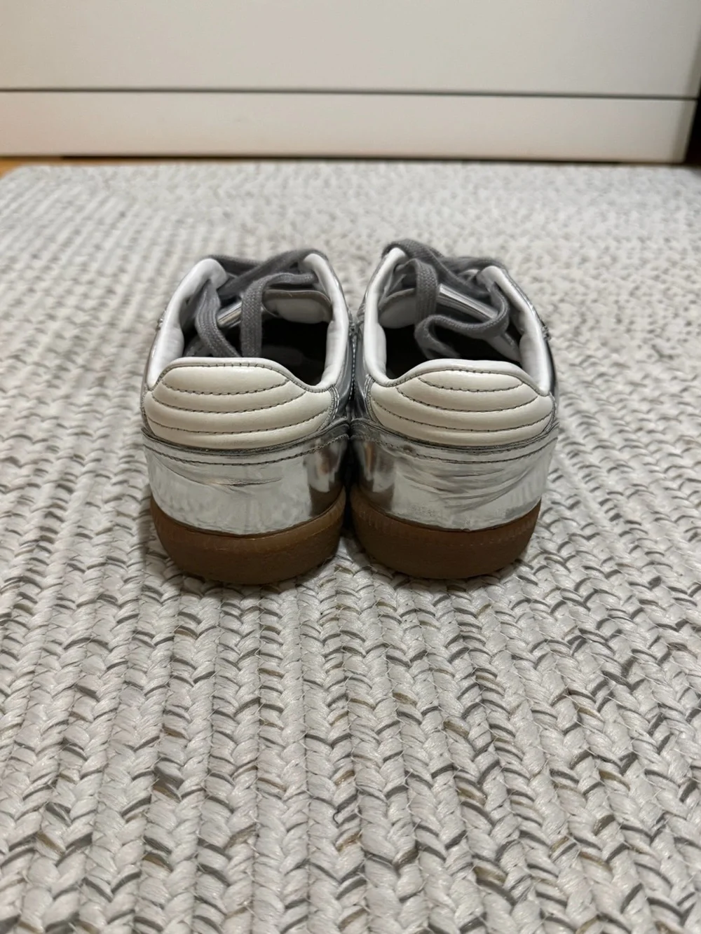 ALOHAS TB.490 Rife Shimmer Metallic Leather Sneakers in Silver Cream